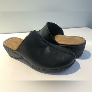 Serra 8.5 black clogs like new